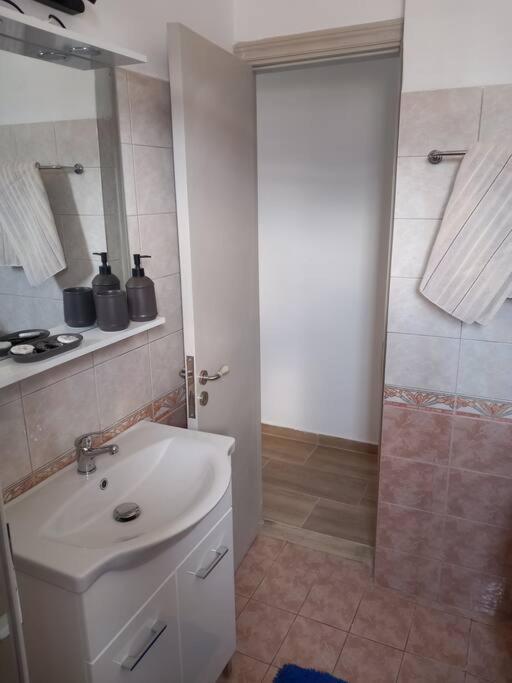 Annissa Appartment Karpathos Bagian luar foto
