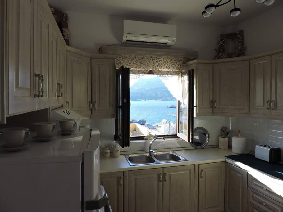 Annissa Appartment Karpathos Bagian luar foto