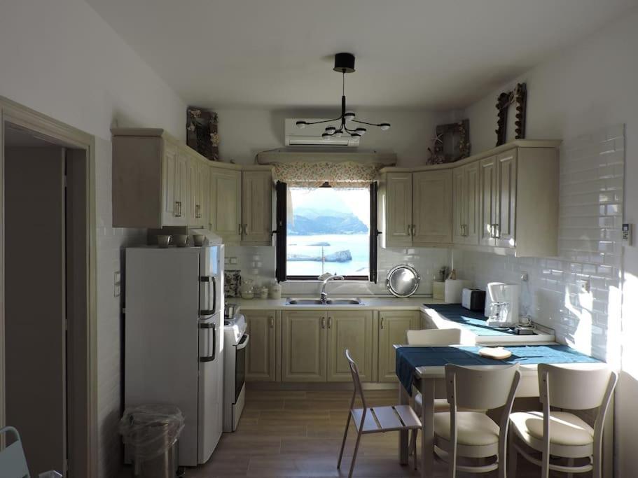 Annissa Appartment Karpathos Bagian luar foto